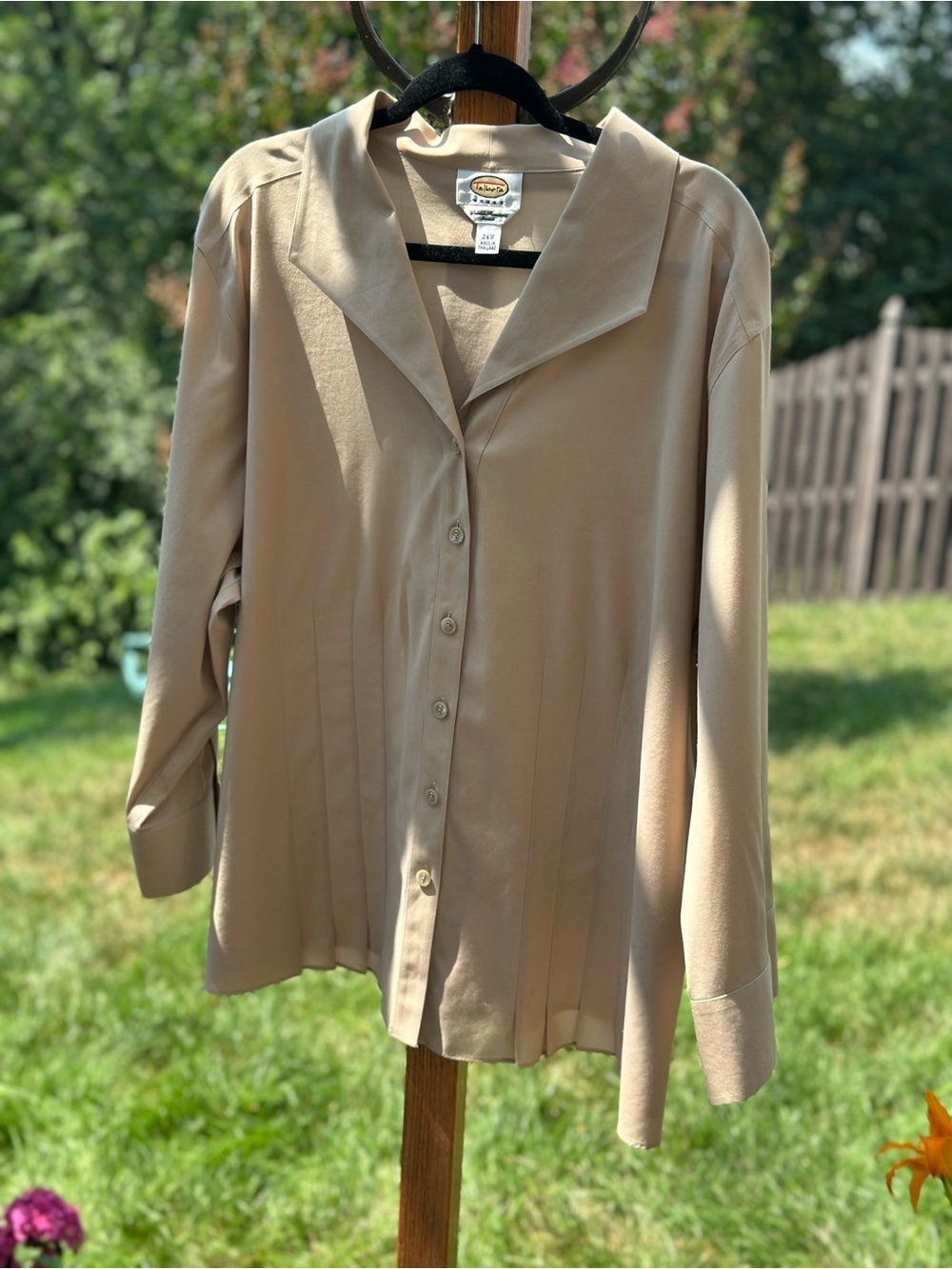 Talbots Woman Wrinkle Resistant Stretch Blouse Tan Button Front 24W Plus